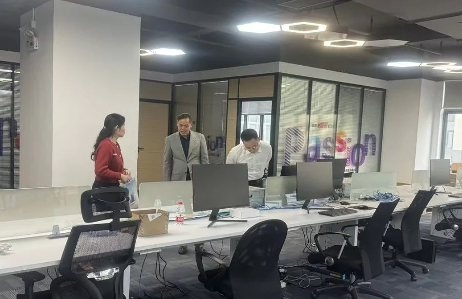 深圳市南山區(qū)政務服務數(shù)據(jù)管理局領導趙志浩等一行到深圳市捷易科技有限公司參觀調研